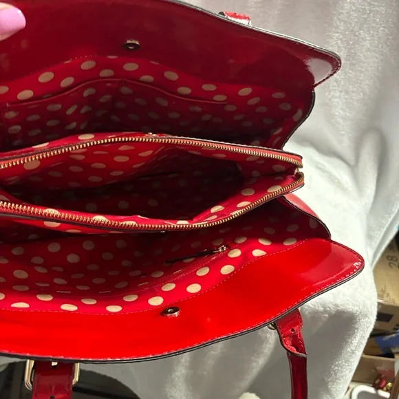 Kate Spade Carlisle Street Sylvie handbag in cherry red patent leather - Picture 9 of 11